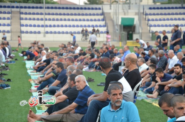 فيديو : المئات يؤدون صلاة عيد الأضحى والرئيس عادل بدير والأهالي يتصافحون ويهنئون ويعم السرور كل الحضور